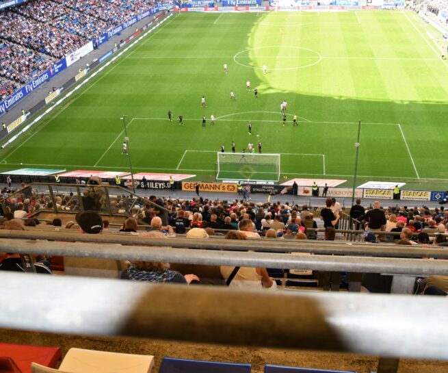 Bild på fotbollsarena och stort evenemang